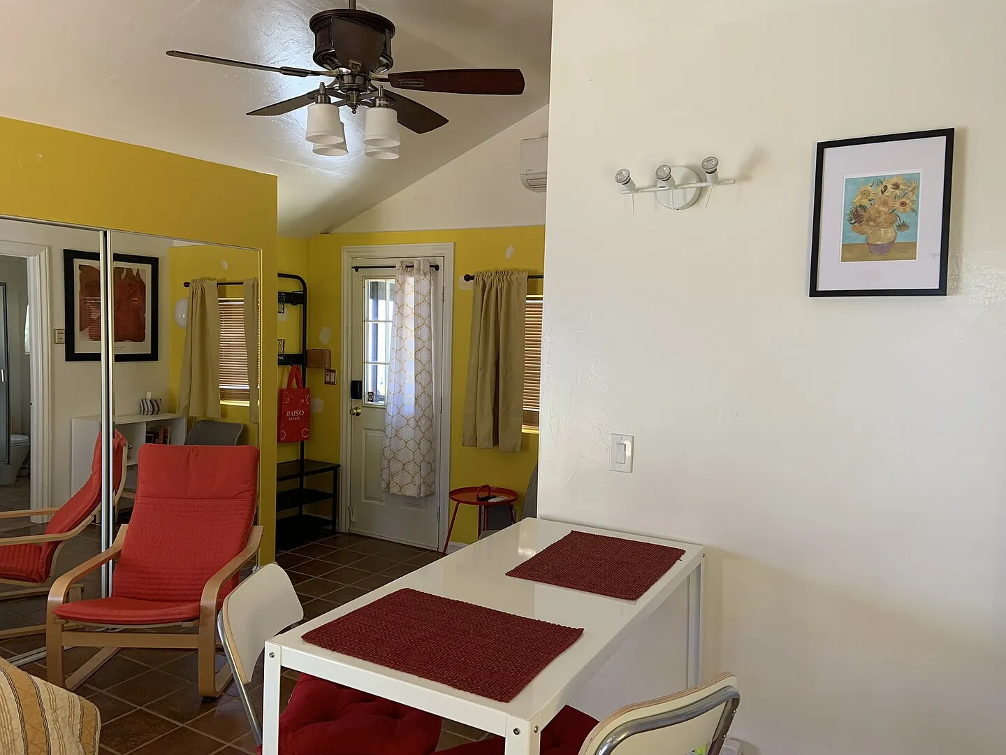 Well-organized sunny and quiet studio with private patio space — Photo 4