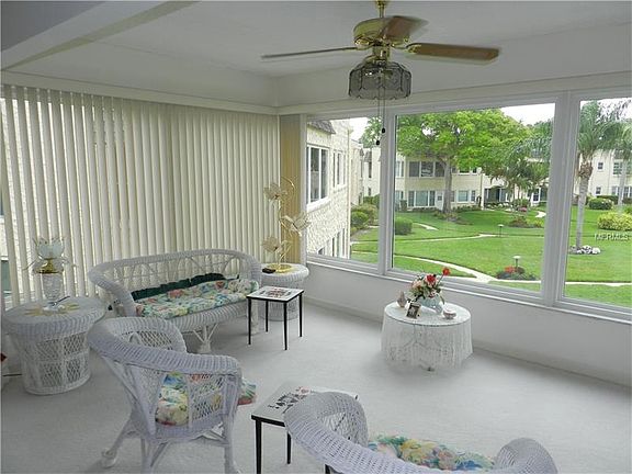 5th image of 209 Elmwood Cir