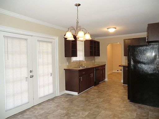 5th image of 426 Dove Ave