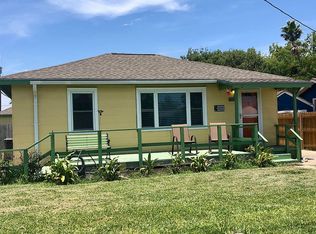 629 S Live Oak St, Rockport, TX 78382