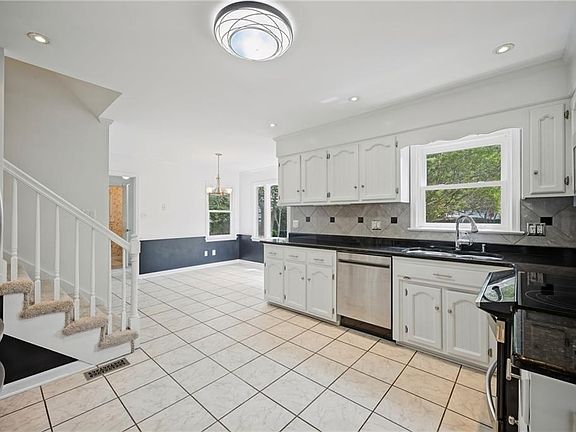 5th image of 1836 Summerhedge Close