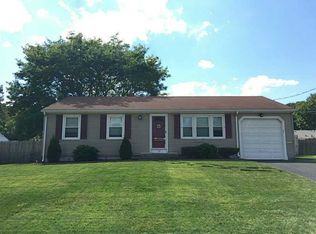 17 Woodcrest Dr, Riverside, RI 02915