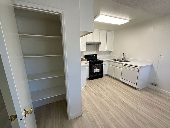 3rd image of 1520 N California Ave #207