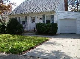58 Amherst Rd, Valley Stream, NY 11581