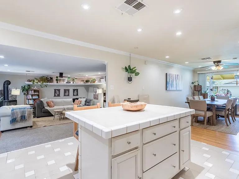 2053 Wilder Dr — Photo 2