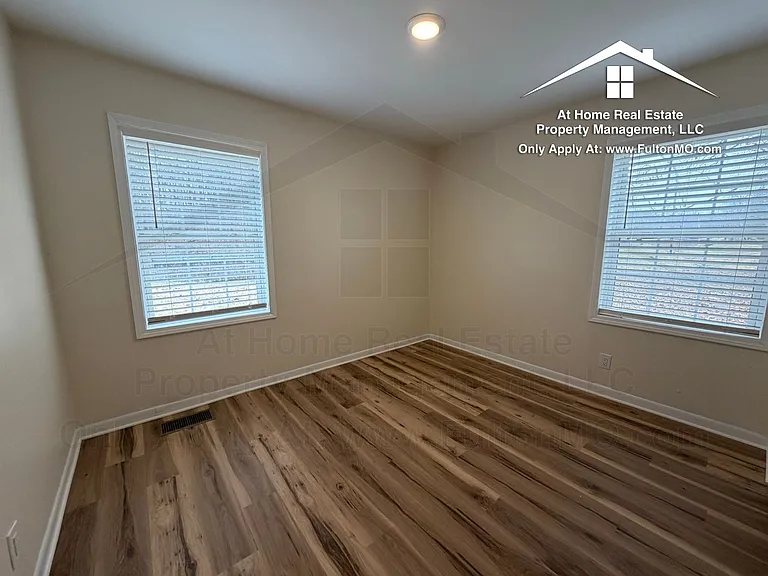 703 W 7th St — Photo 26