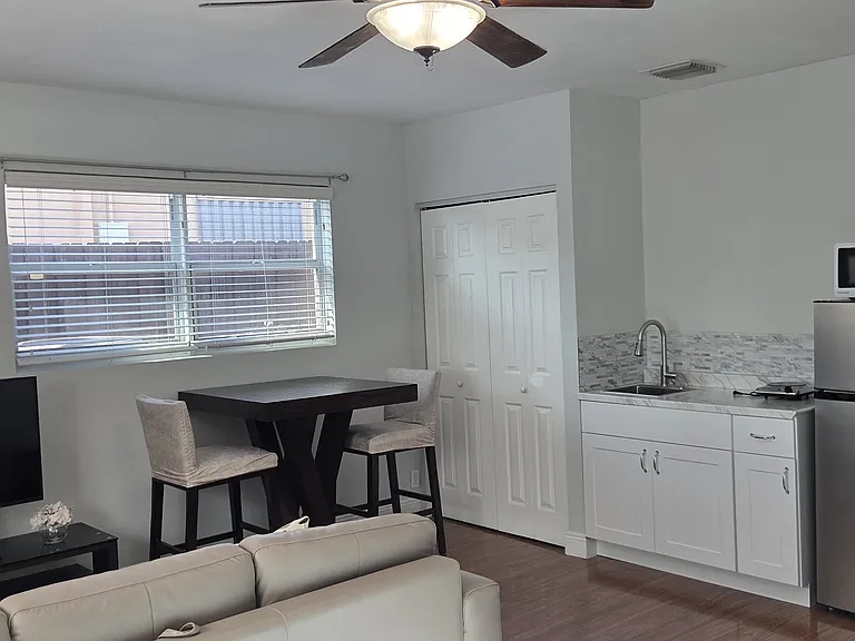 4530 NE 18th Ave — Photo 1
