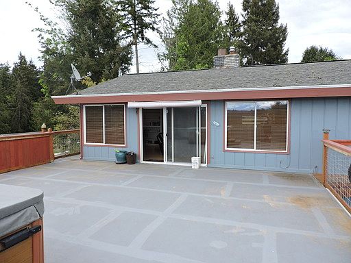 3rd image of 198 NW Meadow Ln
