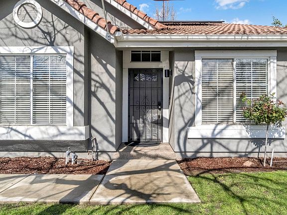 2nd image of 265 W Decatur Ave