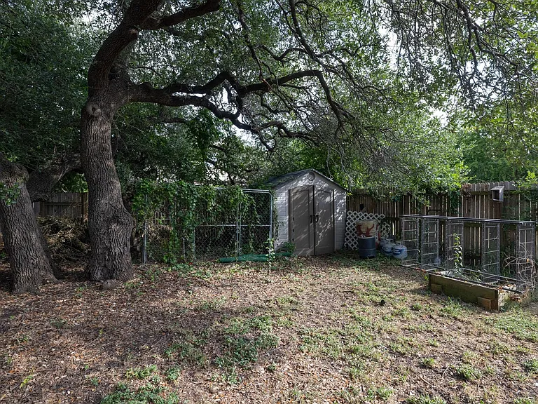 104 Grant Ct — Photo 28