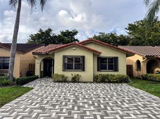 17528 NW 66th Pl, Hialeah, FL 33015