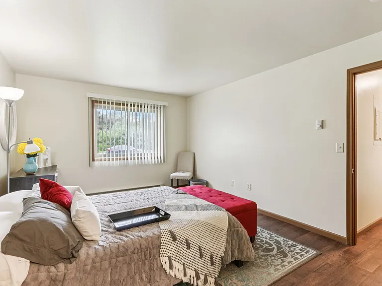 Woodfield Heights Apartments — Photo 78