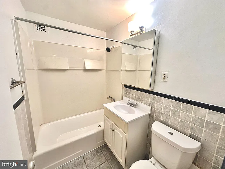 1021 Arlington Blvd #610 — Photo 6