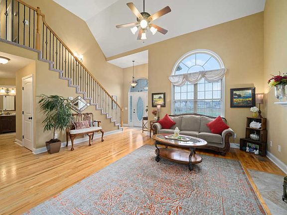 4th image of 687 Sly Fox Dr