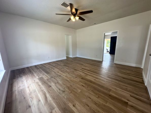 412 N Clements St, Gainesville, TX 76240