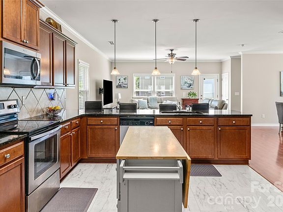 3rd image of 708 Constance Way