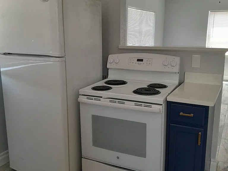 1108 N Atkinson Ave — Photo 8