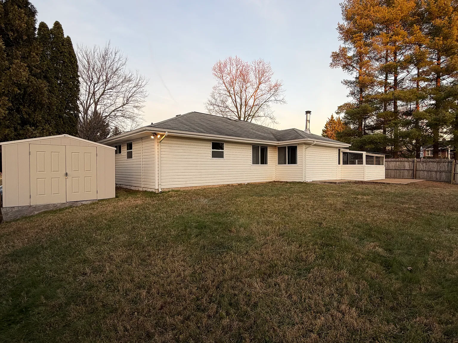 4 bed, 2070 sqft, $3,300 — Photo 2