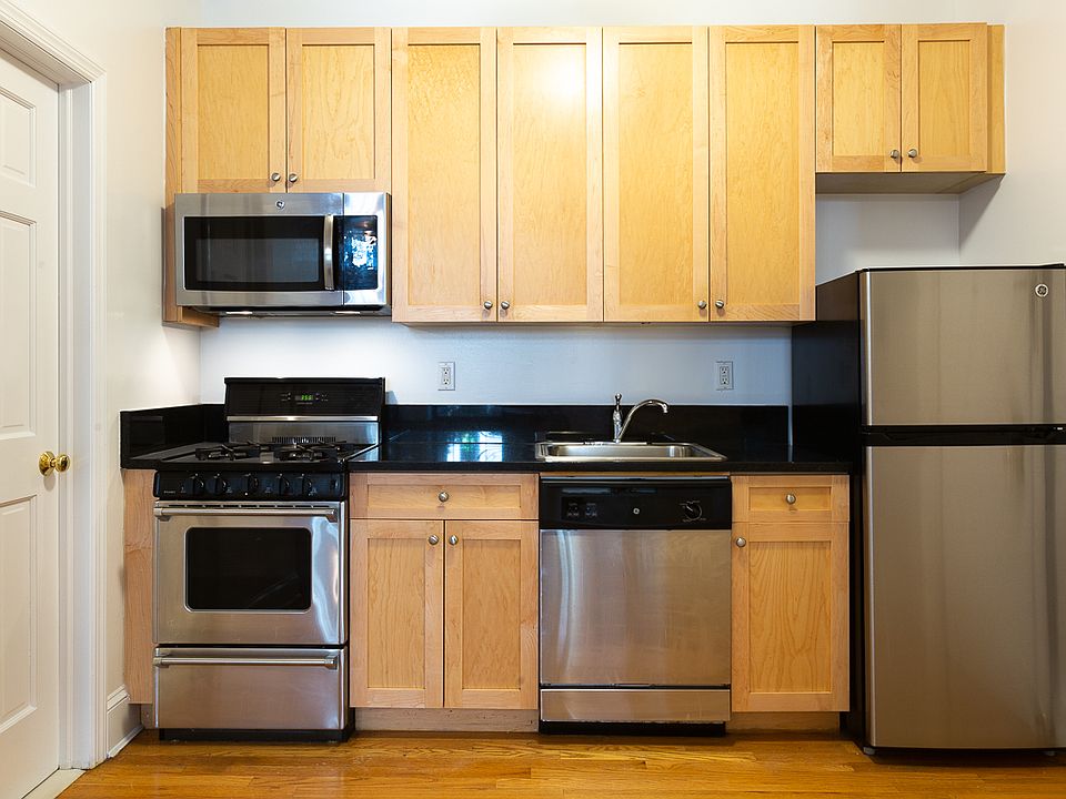 2nd image of 938 President St APT 3
