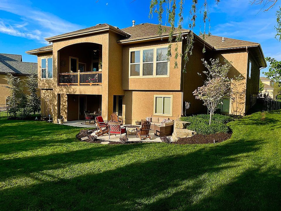 2nd image of 14821 Fairway Cir