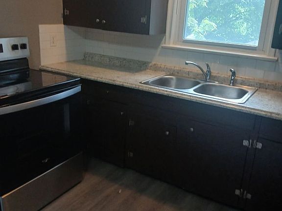 4th image of 3520 Fontenelle Blvd