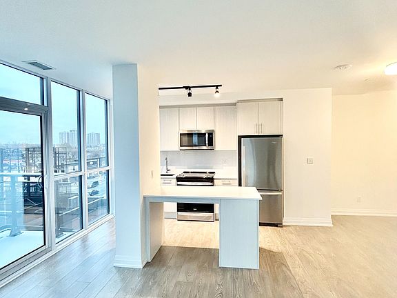 2nd image of 403 Main St #286