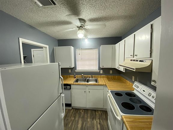 5th image of 3412 Green Briar Cir APT C