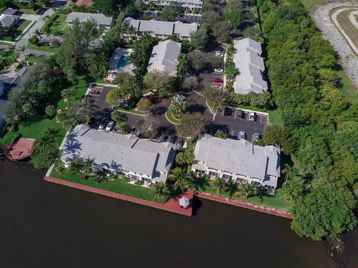 2 bed, 2.5 bath, 1184 sqft, $3,000 — Photo 3
