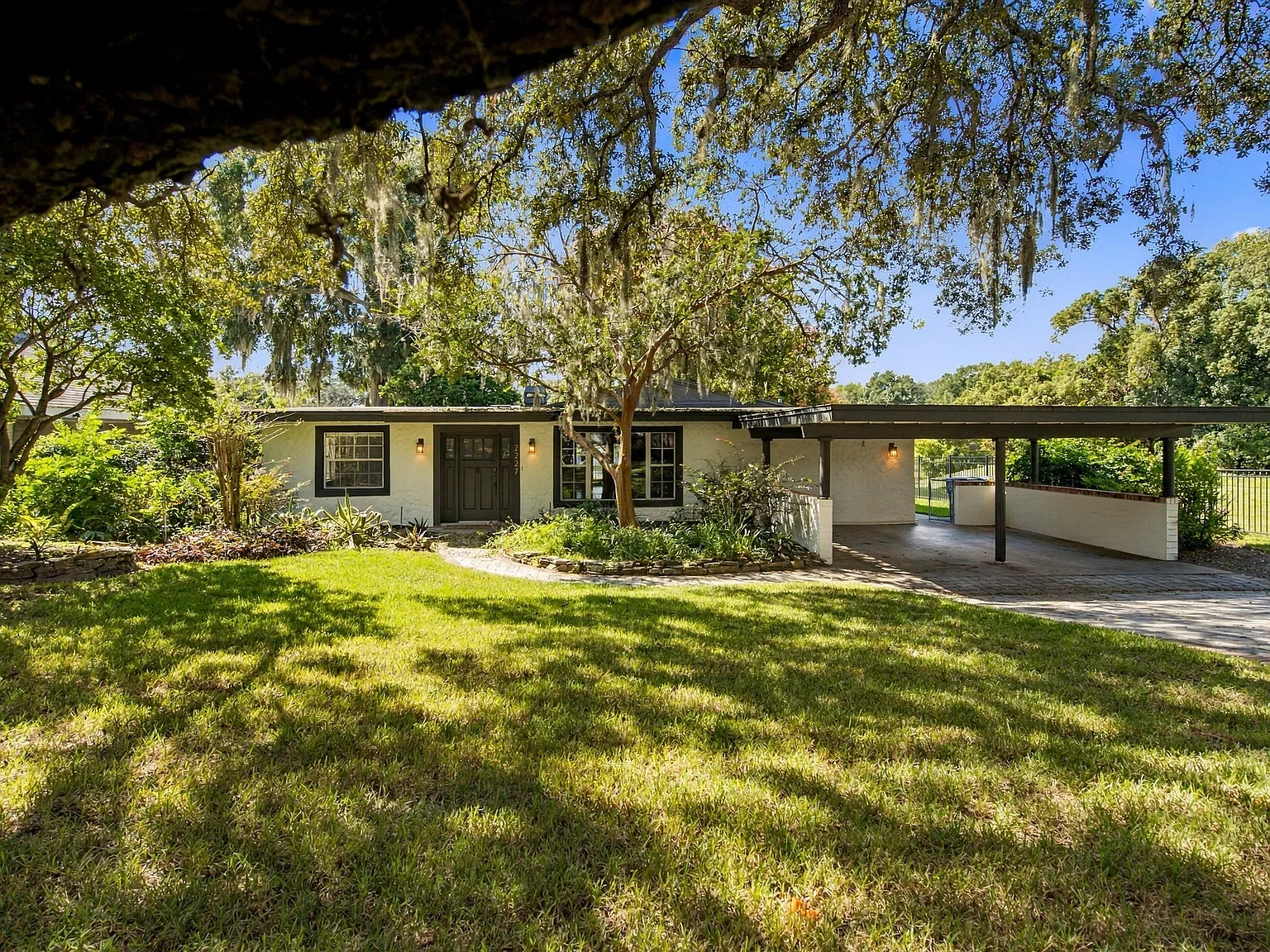 3 bed, 2.5 bath, 2196 sqft, $4,100 — Photo 2