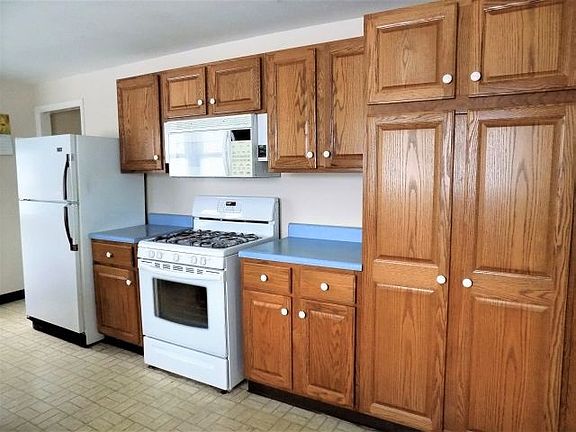 4th image of 54383 Silver St
