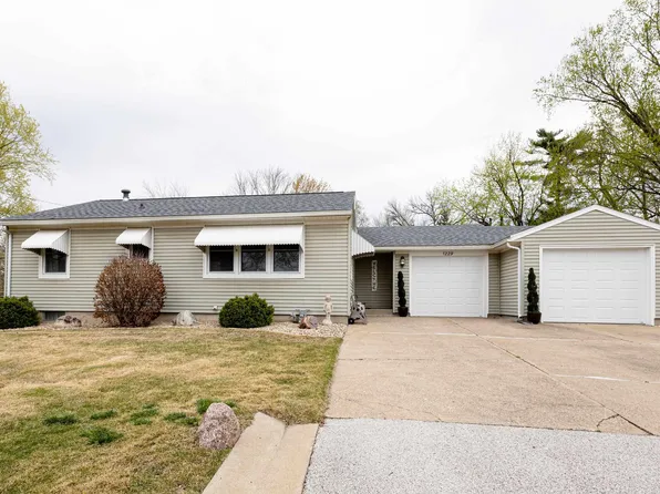 1229 S Park Ter, Quincy, IL 62301