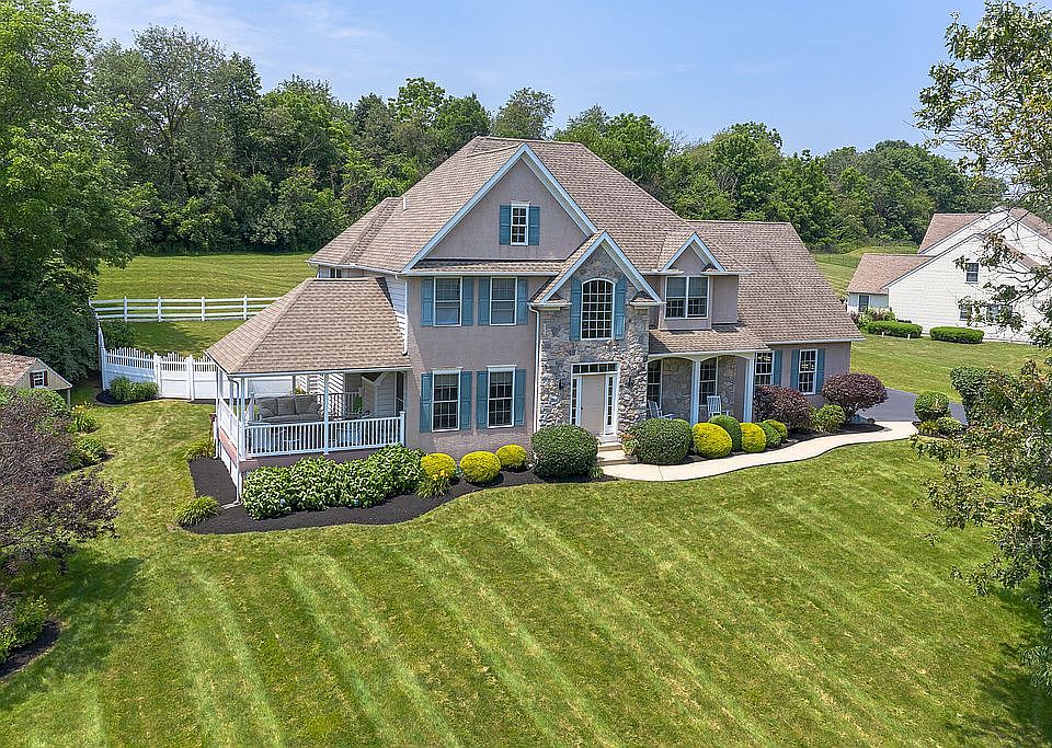 1st image of 186 Clover Ln