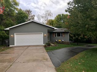 1200 Lilac Cir, Victoria, MN 55386