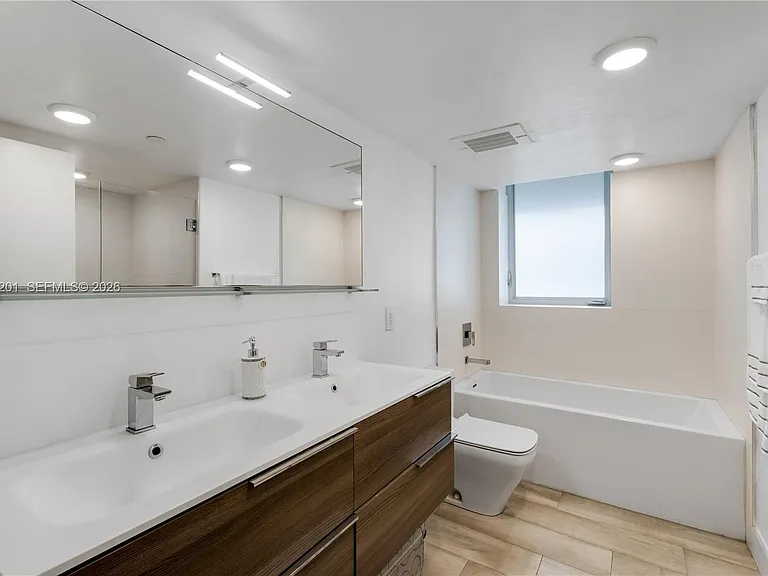 9261 E Bay Harbor Dr #607 — Photo 25
