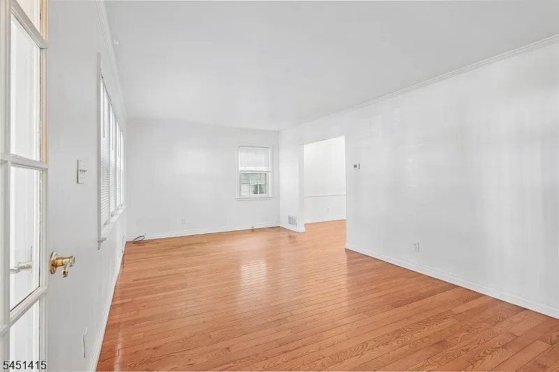 3 bed, 1.5 bath, $4,500 — Photo 4