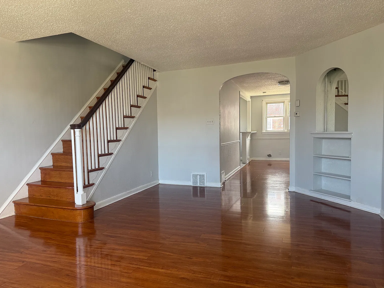 3 bed, 1170 sqft, $1,800 — Photo 2
