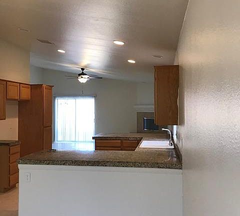 5th image of 12887 Deodar Ave