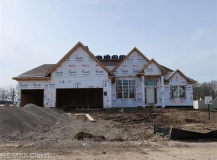26746 Celtic Dr, Flat Rock, MI 48134