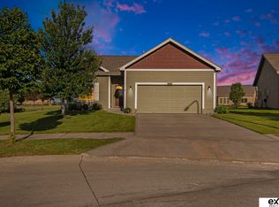 6910 N 141st Cir, Omaha, NE 68142