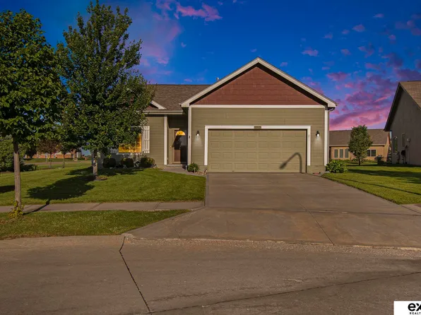 6910 N 141st Cir, Omaha, NE 68142