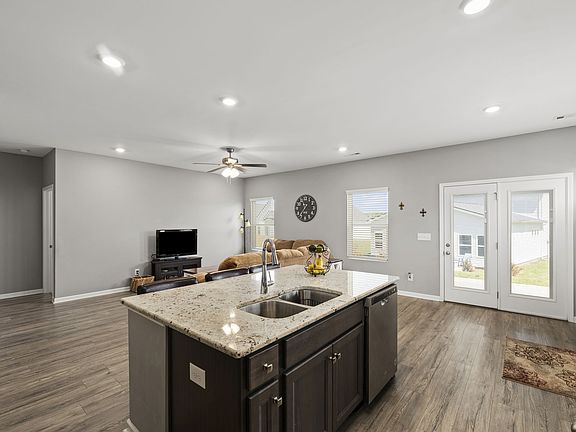 4th image of 204 Biraj Ct