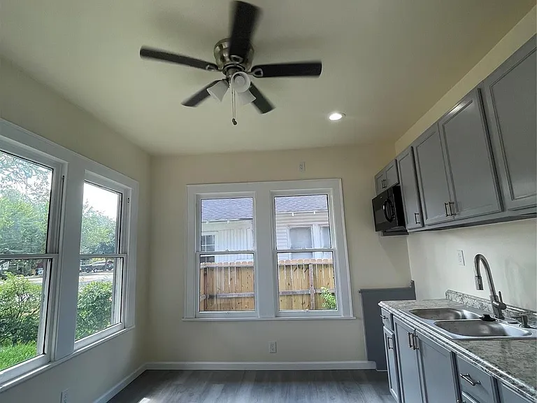 2119 Davis St — Photo 13