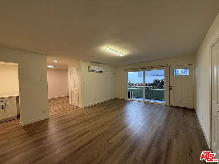 314 S Clark Dr #2 — Photo 46