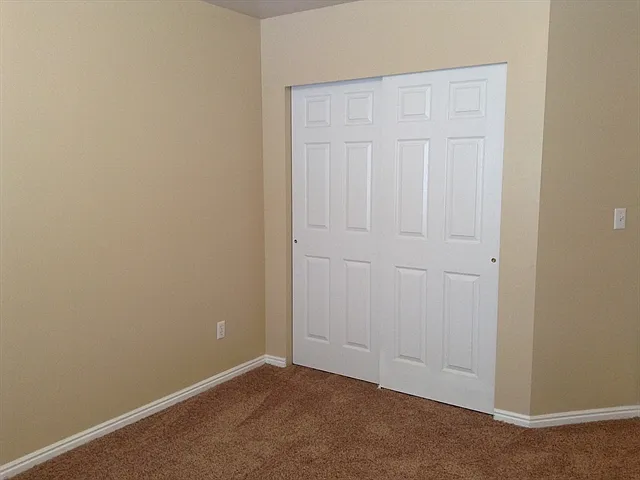 555 E 700 N — Photo 12