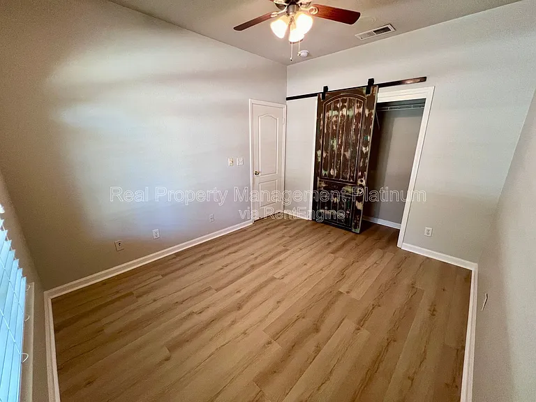 2552 E Kelso Ave — Photo 6