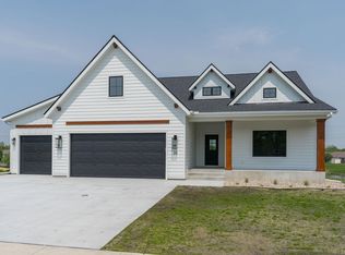 26 N Pointe Ct, Mankato, MN 56003