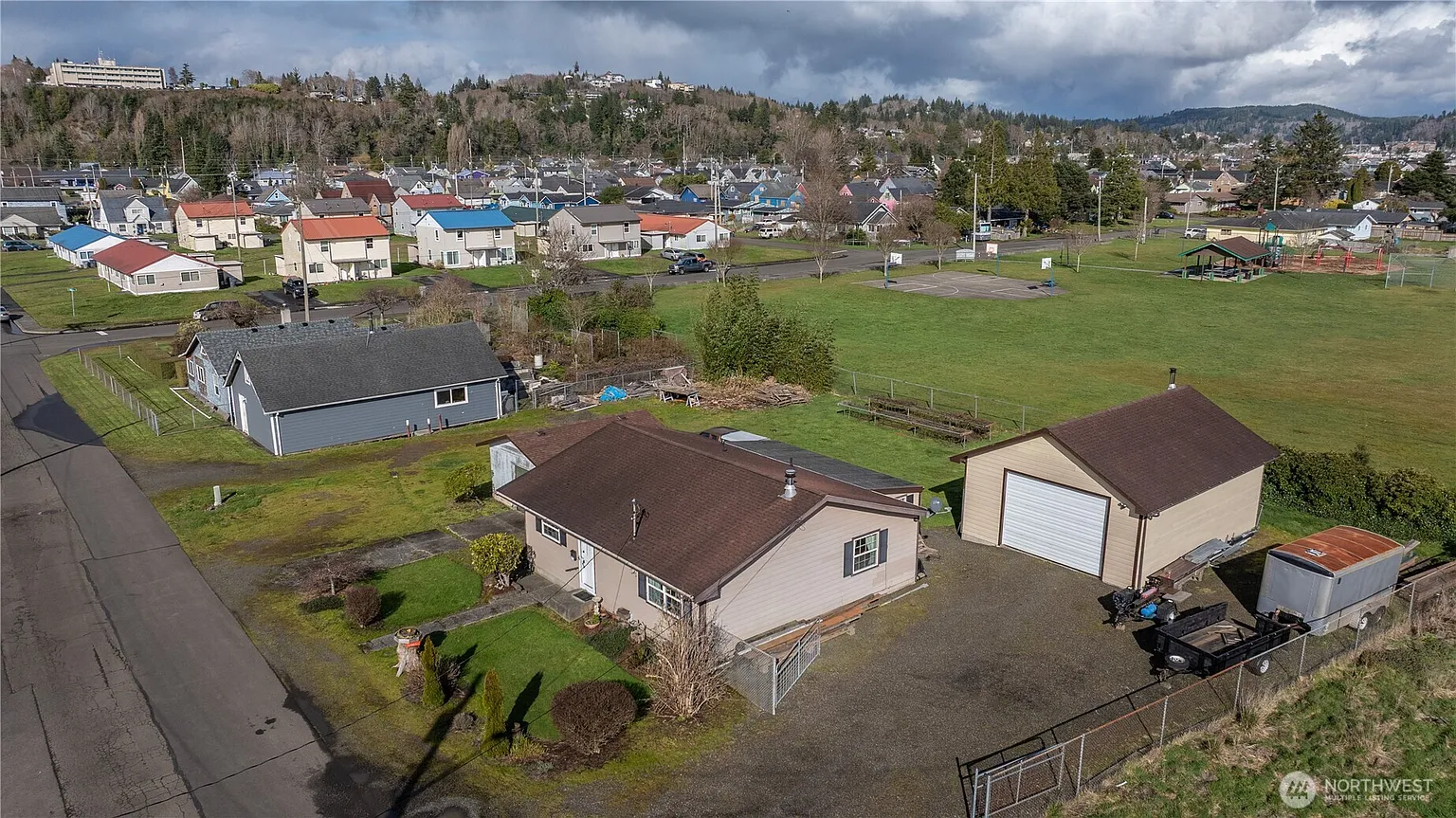 304 Oak Street photo 1