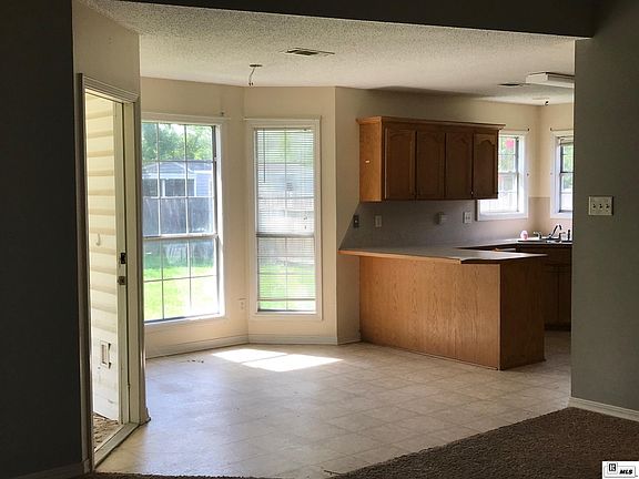 3rd image of 424 W Heights Dr