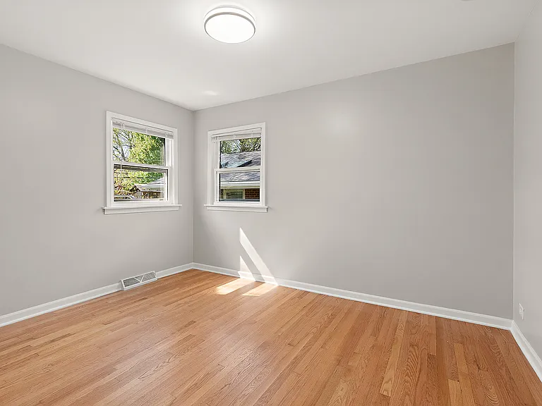 11920 S 74th Ave — Photo 4
