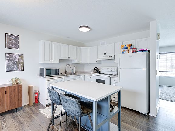 4th image of 95 115th St E #11